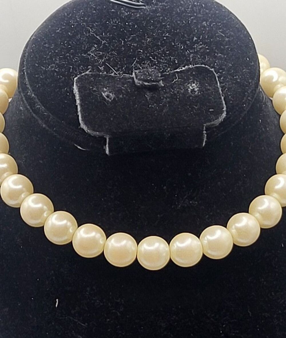 Classic Chunky Faux Pearl Choker Necklace Off-White Beaded Statement Choker 16in